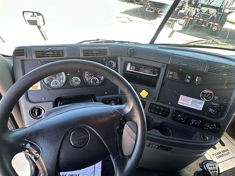 USED 2015 FREIGHTLINER CASCADIA 125 EVOLUTION SLEEPER TRUCK #4089-8