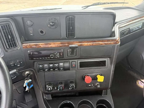 USED 2020 INTERNATIONAL LT 625 DAYCAB TRUCK #4260-13