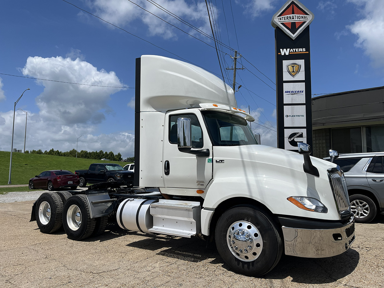 USED 2022 INTERNATIONAL LT 625 DAYCAB TRUCK #4261