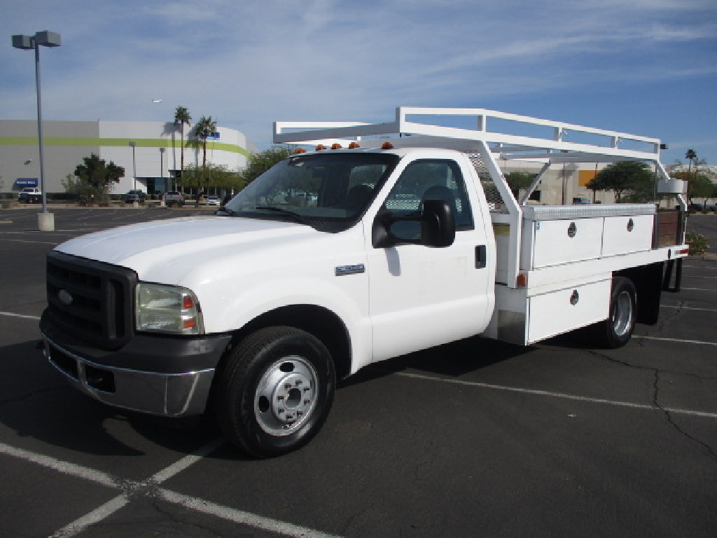 USED 2005 FORD F350 FLATBED TRUCK #2712