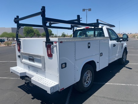 USED 2017 FORD F-250 SERVICE - UTILITY TRUCK #2831-5