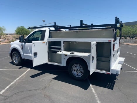 USED 2017 FORD F-250 SERVICE - UTILITY TRUCK #2831-9