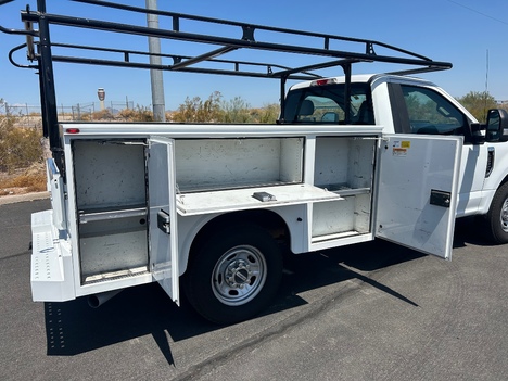 USED 2017 FORD F250 SERVICE - UTILITY TRUCK #3072-8