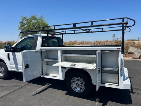 USED 2017 FORD F250 SERVICE - UTILITY TRUCK #3072-9