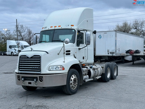 2015 MACK CXU 613 DAYCAB Tandem Axle Daycab #1116